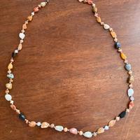 Collana di pietre dure. Cm 88 aperta.