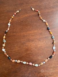 Collana di pietre dure. Cm 88 aperta.