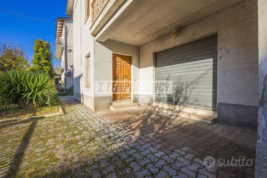 Casa indipendente con corte privata, garage e nego