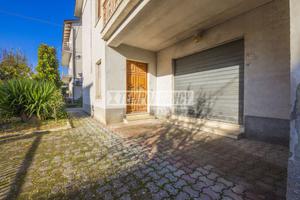 Casa indipendente con corte privata, garage e nego