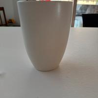 Vaso in ceramica bianca