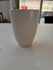 Vaso in ceramica bianca