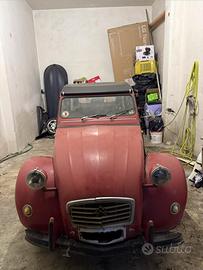 Auto d’epoca citroen 2 cv