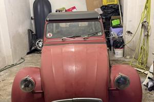 Auto d’epoca citroen 2 cv