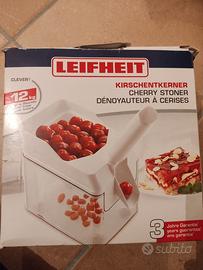 Snocciolatore per ciliegie