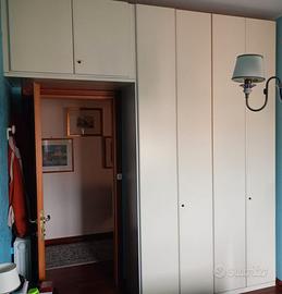 Armadio 4 ante con ponte sopra porta