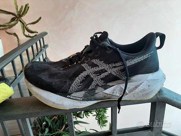Asics Novablast 5 - 42.5 - 27 cm