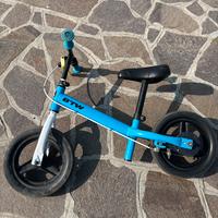 Bicicletta senza pedali runride 500 blu