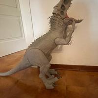 Indominus rex gigante