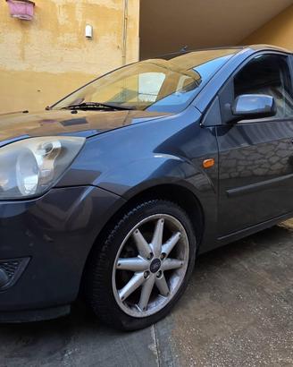 Ford Fiesta 1.2 16v titanium