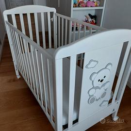 Lettino e cassettiera per bimbi