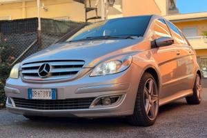 Mercedes B 180