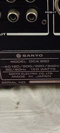 Magnifico amplificatore Sanyo ricappato.