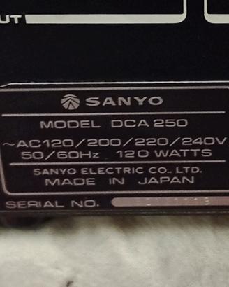 Magnifico amplificatore Sanyo ricappato.