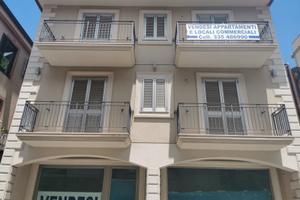 Appartamento e locale commerciale nuova costruzion