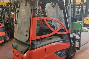 Proponiamo carrello elevatore elettrico marca Lind