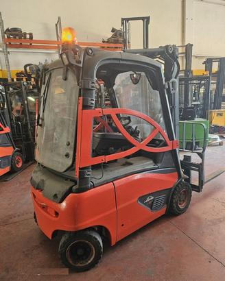 Proponiamo carrello elevatore elettrico marca Lind