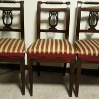 Sedie vintage in legno con simbolo della LIRA