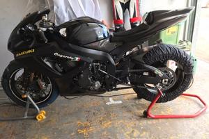 Suzuki pronto pista con targhe