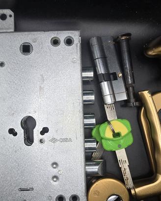 Serratura per porta blindata completa di 3 chiavi