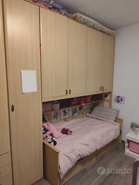 Cameretta a ponte con scrivania