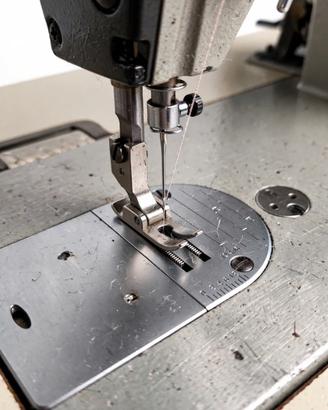 Macchina da cucire industriale lineare