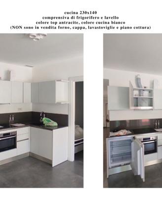 Vendese attedi in stock per ristrutturazione