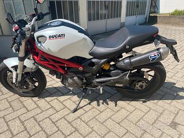 Ducati Monster796
