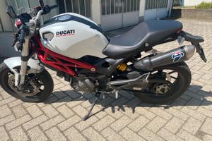 Ducati Monster796