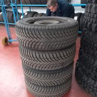 Gomme invernali 215/65 R16 con cerchi e copricerch