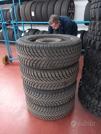 Gomme invernali 215/65 R16 con cerchi e copricerch