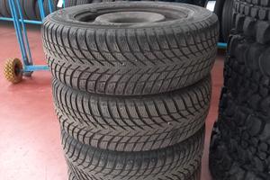 Gomme invernali 215/65 R16 con cerchi e copricerch