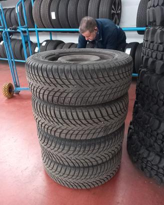 Gomme invernali 215/65 R16 con cerchi e copricerch
