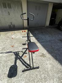 Strumento per allenare gambe e braccia