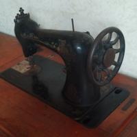 Macchina da cucire d'epoca