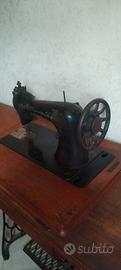 Macchina da cucire d'epoca