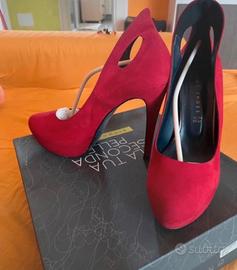 Scarpa décolleté rosso particolari tacco alto