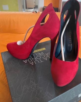 Scarpa décolleté rosso particolari tacco alto