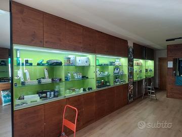 arredamento negozio e attrezzatura professionale