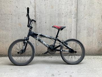 Bmx bicicletta