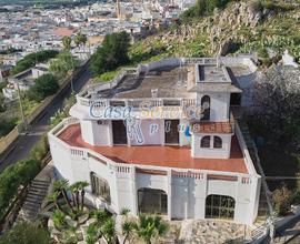 Villa panoramica con giardino