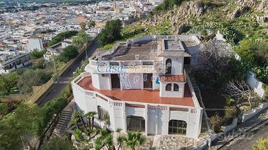 Villa panoramica con giardino