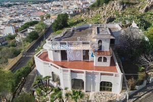 Villa panoramica con giardino