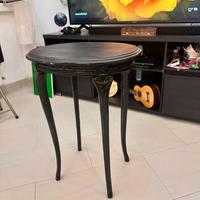 Tavolino rotondo in stile classico