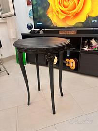 Tavolino rotondo in stile classico