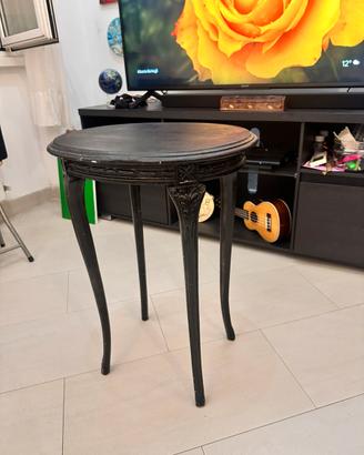 Tavolino rotondo in stile classico