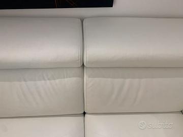 Divano  letto matrimonisle in pelle bianco
