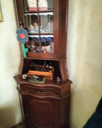 Angoliera in legno