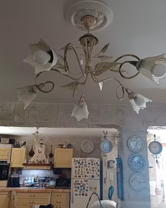  2 lampadari avorio anticato motivo a foglie 