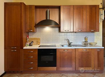 Cucina lineare in legno